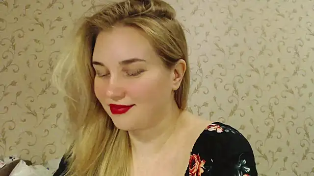 Snapshot of mmmPinUpGirl chatting on 09.08.25 mmmPinUpGirl online show from 09.08.25
