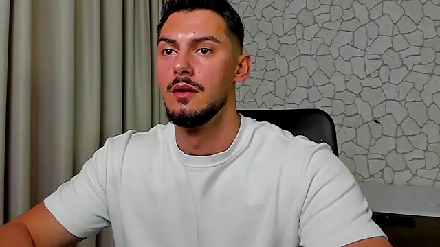 Snapshot of ClintMasters chatting on 09.26.25 ClintMasters online show from 09.26.25