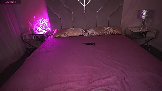 Daphne Moss online show from 01.27.25