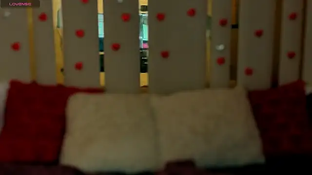 Daphne Moss online show from 02.25.26