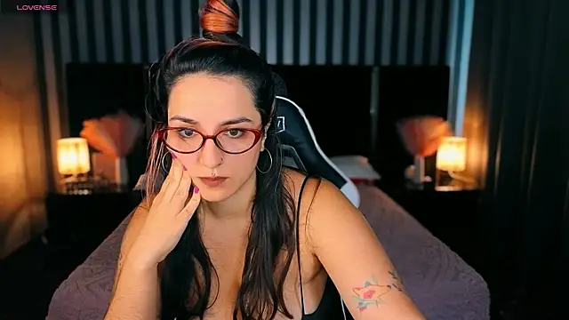 Daphne Moss online show from 07.24.26