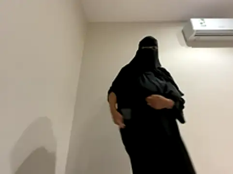 Snapshot of Submissive_Arab chatting on 11.09.25 Submissive Arab online show from 11.09.25