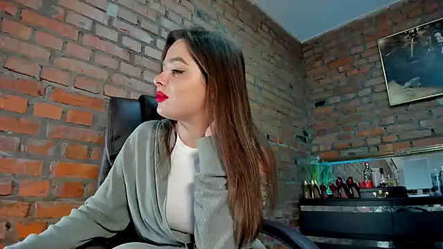 Snapshot of MistressMilana chatting on 06.01.26 MistressMilana online show from 06.01.26