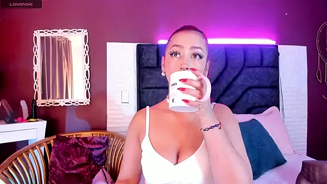 Mia-Bloom online show from 01.24.25