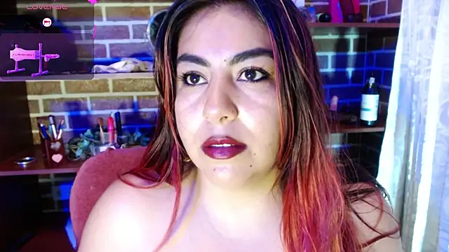Snapshot of gatuwildhott chatting on 06.23.26 gatuwildhott online show from 06.23.26