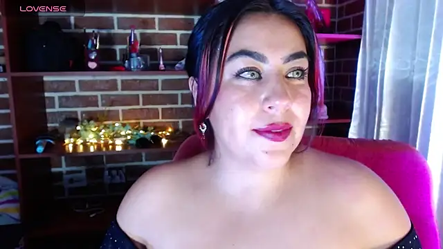 Snapshot of gatuwildhott chatting on 06.29.26 gatuwildhott online show from 06.29.26
