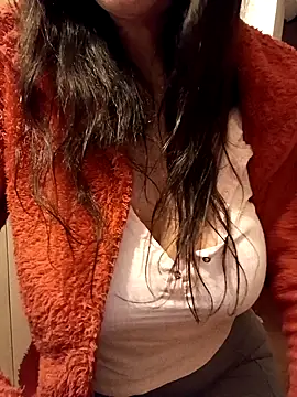 Snapshot of eva750 chatting on 12.10.24 eva750 online show from 12.10.24