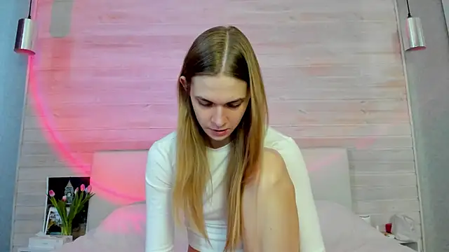 molly hunt  online show from 02.14.26