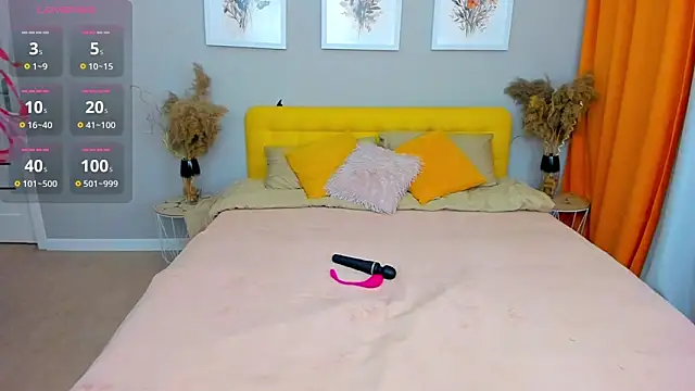 Snapshot of ArielSpell chatting on 02.13.26 ArielSpell online show from 02.13.26