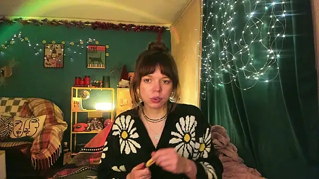 Snapshot of ClancyMorissey chatting on 12.16.25 ClancyMorissey online show from 12.16.25