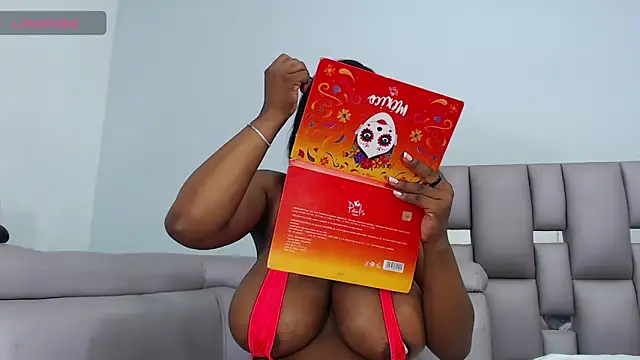 Snapshot of malorybrown chatting on 02.05.26 malorybrown online show from 02.05.26