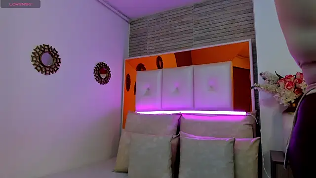 ShaniaBrownn online show from 02.05.25