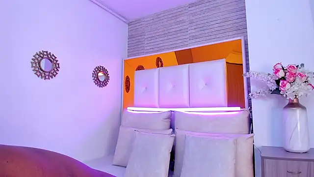 ShaniaBrownn online show from 03.12.25