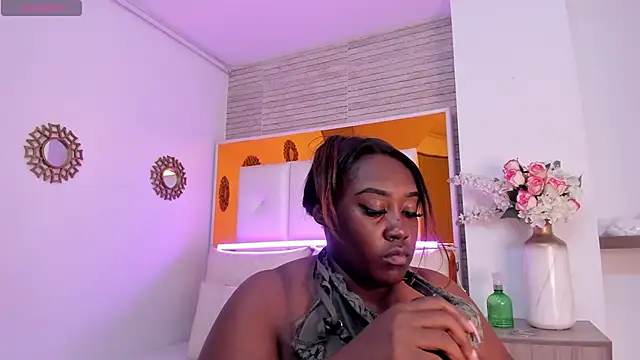 ShaniaBrownn online show from 03.20.25