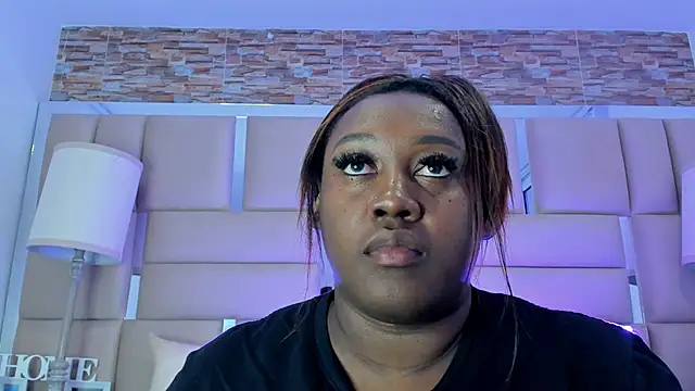 ShaniaBrownn online show from 10.04.25