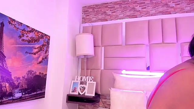 ShaniaBrownn online show from 02.14.26