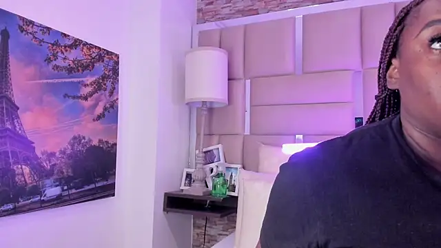 ShaniaBrownn online show from 04.27.26