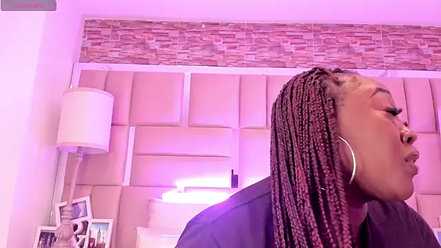 ShaniaBrownn online show from 06.13.26