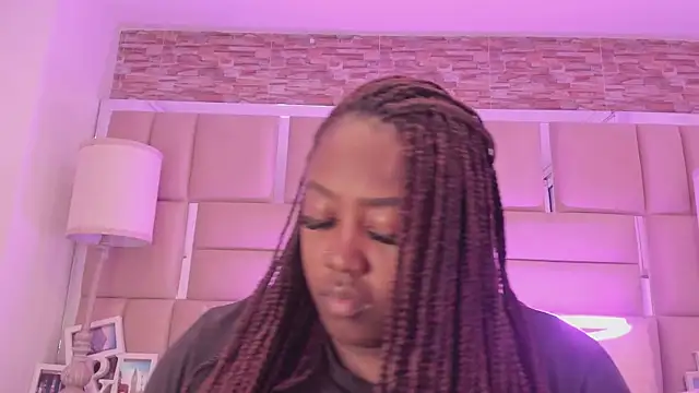 ShaniaBrownn online show from 06.17.26