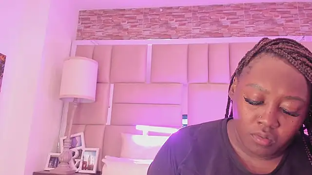 ShaniaBrownn online show from 06.20.26