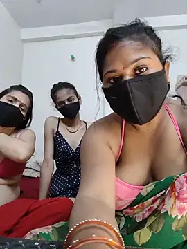 Snapshot of cutee__crazy chatting on 05.23.26 cutee crazy online show from 05.23.26