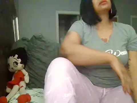 Snapshot of MSweetLindaParks chatting on 12.14.24 MSweetLindaParks online show from 12.14.24