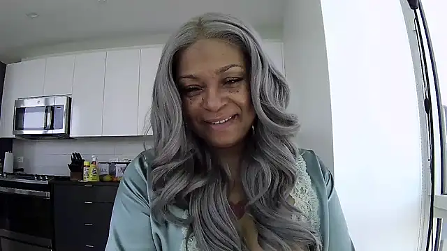 MSweetLindaParks online show from 05.19.26