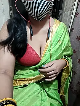 Snapshot of sangeetha4bide chatting on 12.18.25 sangeetha4bide online show from 12.18.25