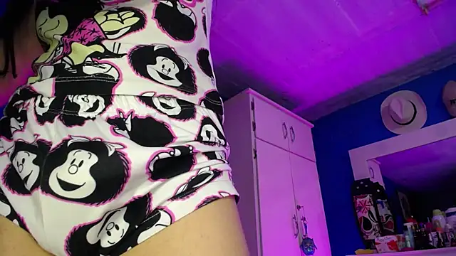 Lunahoney1 online show from 10.21.25