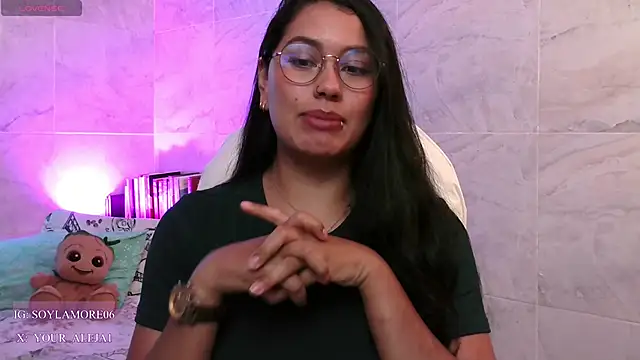 LauraRuiz1 online show from 06.08.26