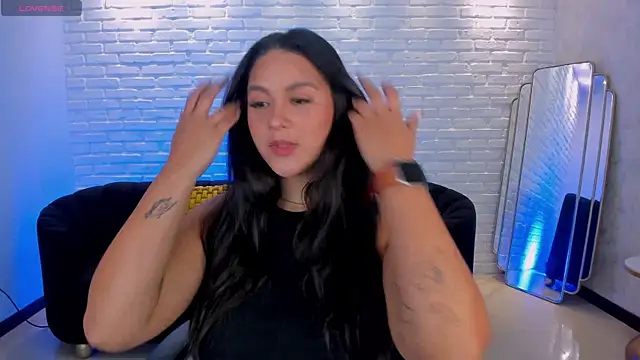 ToriCrossX online show from 03.04.25