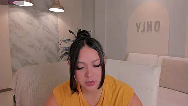 ToriCrossX online show from 10.10.25