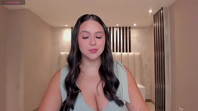 ToriCrossX online show from 11.26.25