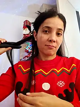 Snapshot of miaeyes chatting on 12.24.24 miaeyes online show from 12.24.24