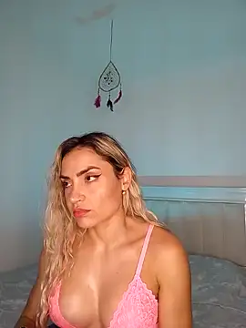 Snapshot of ASHLEY_BLAIR chatting on 12.18.24 ASHLEY BLAIR online show from 12.18.24