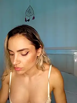 Snapshot of ASHLEY_BLAIR chatting on 02.14.25 ASHLEY BLAIR online show from 02.14.25
