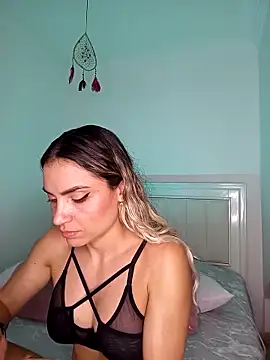 Snapshot of ASHLEY_BLAIR chatting on 03.18.25 ASHLEY BLAIR online show from 03.18.25