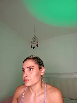 Snapshot of ASHLEY_BLAIR chatting on 09.18.25 ASHLEY BLAIR online show from 09.18.25