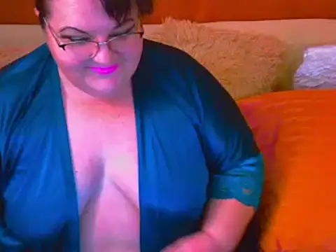 Snapshot of SinlessHeavy chatting on 02.26.25 SinlessHeavy online show from 02.26.25