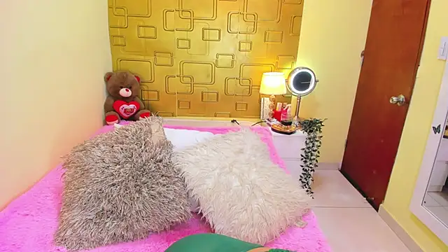 Julia Haye online show from 11.30.25