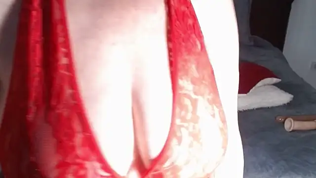 Snapshot of ina_tits chatting on 12.15.25 ina tits online show from 12.15.25