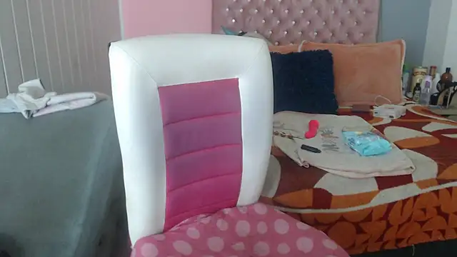 Snapshot of Negrabig chatting on 02.18.25 Negrabig online show from 02.18.25