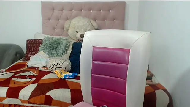 Snapshot of Negrabig chatting on 11.22.25 Negrabig online show from 11.22.25