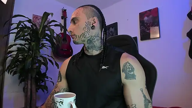 Snapshot of Ryuk_it chatting on 09.23.25 Ryuk it online show from 09.23.25