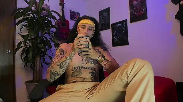 Snapshot of Ryuk_it chatting on 09.29.25 Ryuk it online show from 09.29.25