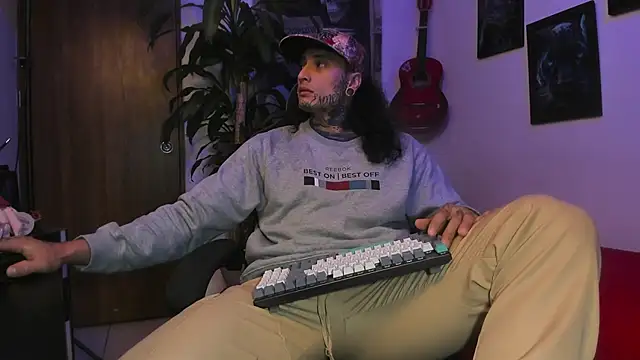 Snapshot of Ryuk_it chatting on 10.10.25 Ryuk it online show from 10.10.25