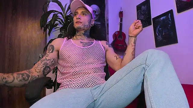 Snapshot of Ryuk_it chatting on 10.23.25 Ryuk it online show from 10.23.25