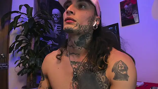 Snapshot of Ryuk_it chatting on 10.24.25 Ryuk it online show from 10.24.25