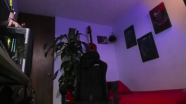 Snapshot of Ryuk_it chatting on 11.13.25 Ryuk it online show from 11.13.25