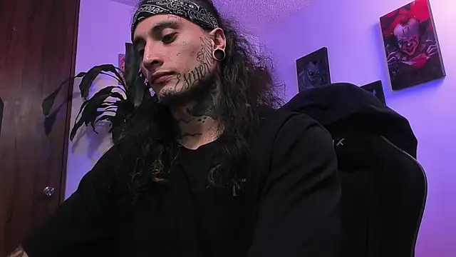 Snapshot of Ryuk_it chatting on 11.25.25 Ryuk it online show from 11.25.25